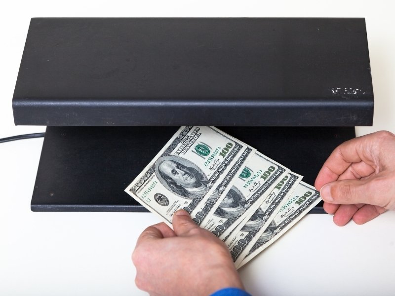 تشخیص دلار اصل از تقلبی